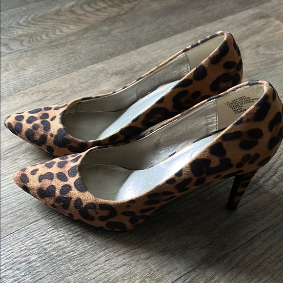 a.n.a Shoes - Leopard Print Pointed-Toe Pumps - Brown
